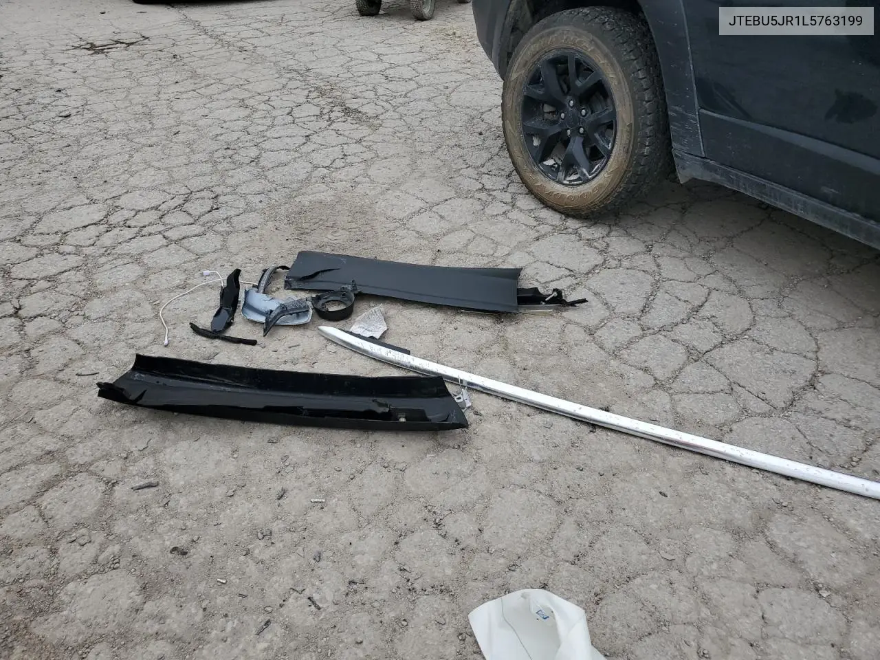 2020 Toyota 4Runner Sr5/Sr5 Premium VIN: JTEBU5JR1L5763199 Lot: 65440185