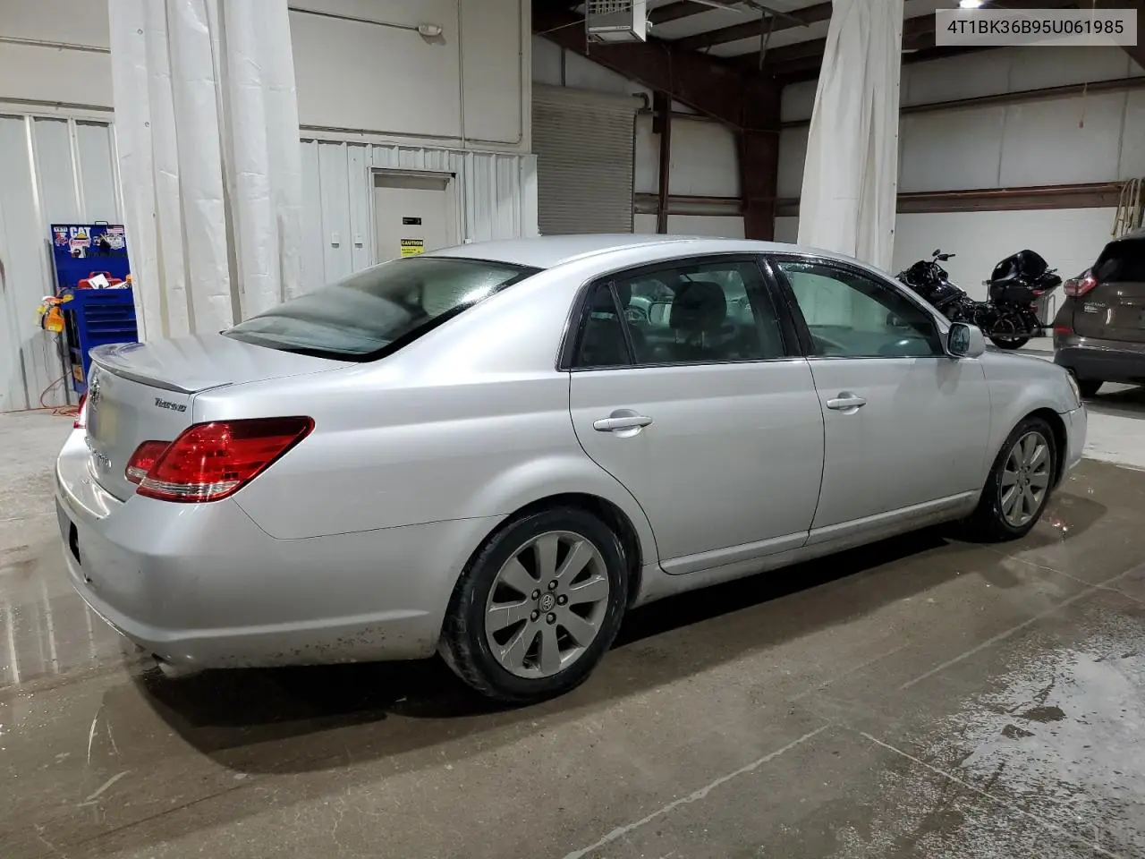 2005 Toyota Avalon Xl VIN: 4T1BK36B95U061985 Lot: 62497115