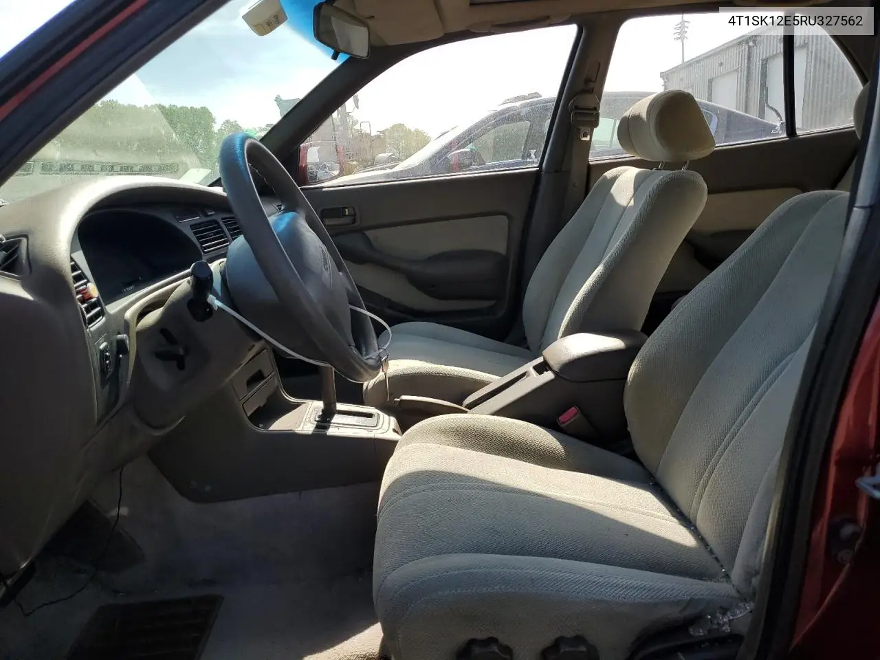 1994 Toyota Camry Le VIN: 4T1SK12E5RU327562 Lot: 54372185