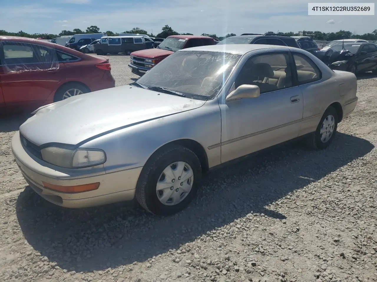 1994 Toyota Camry Le VIN: 4T1SK12C2RU352689 Lot: 62940695