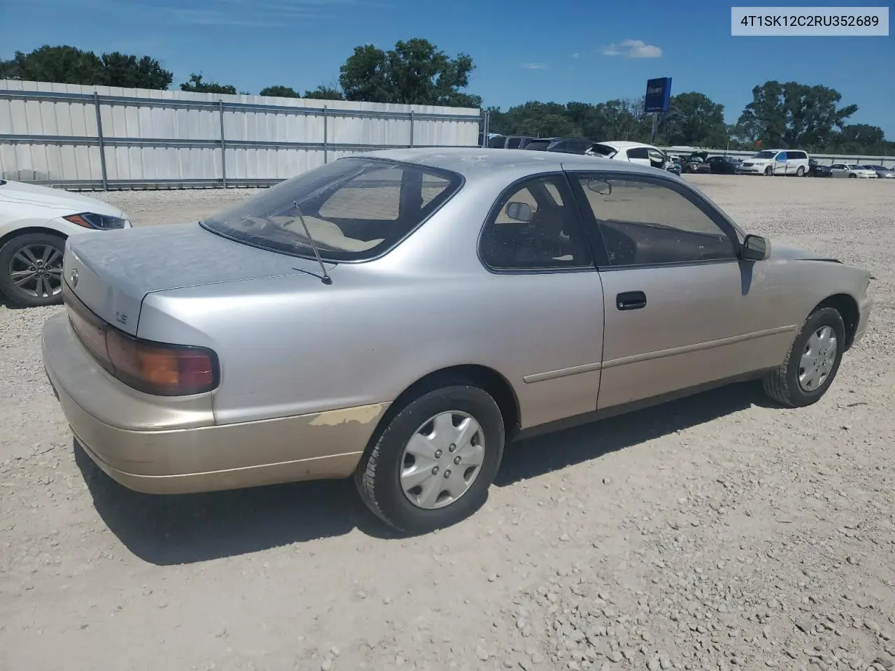 1994 Toyota Camry Le VIN: 4T1SK12C2RU352689 Lot: 62940695