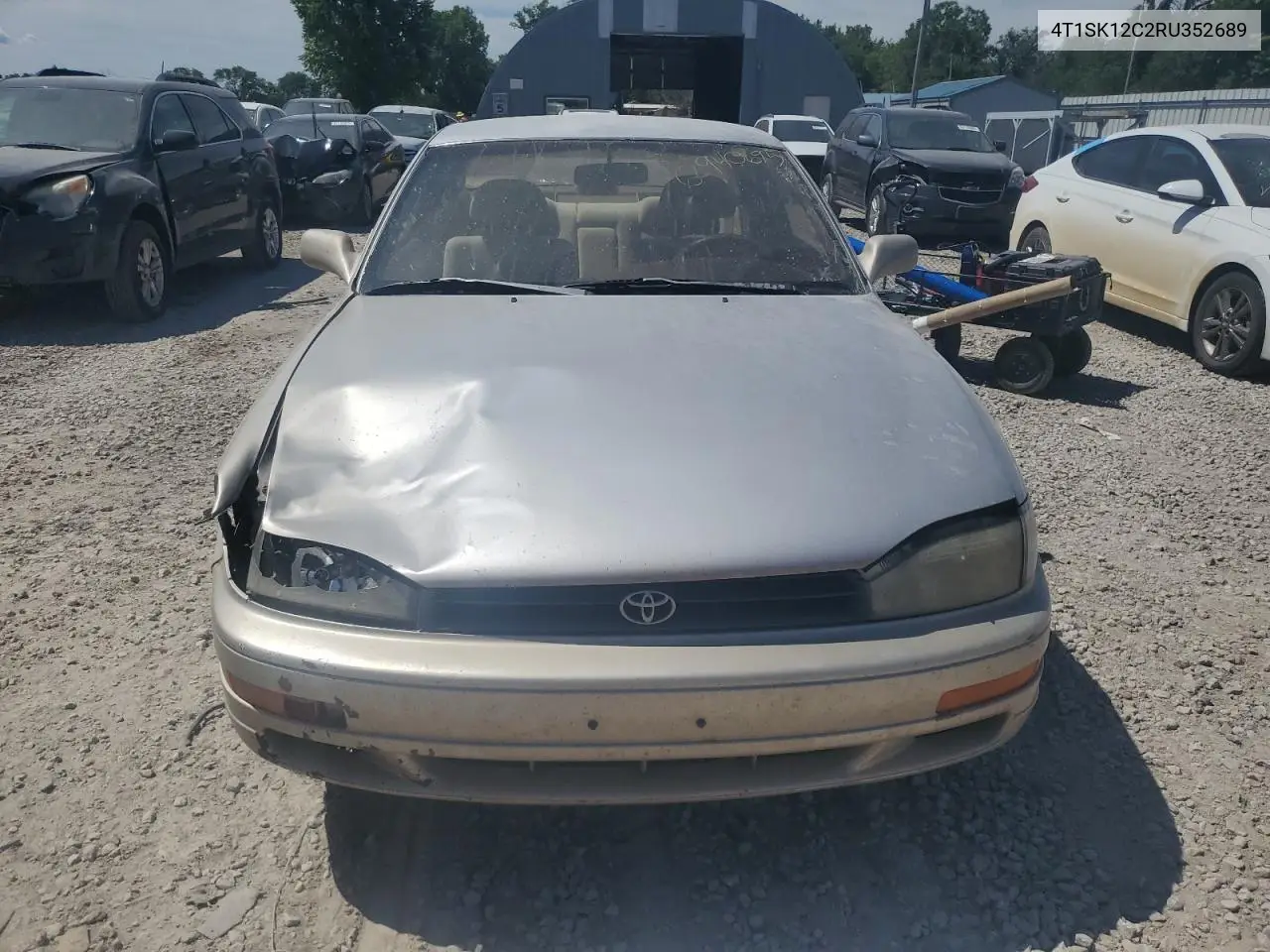 1994 Toyota Camry Le VIN: 4T1SK12C2RU352689 Lot: 62940695