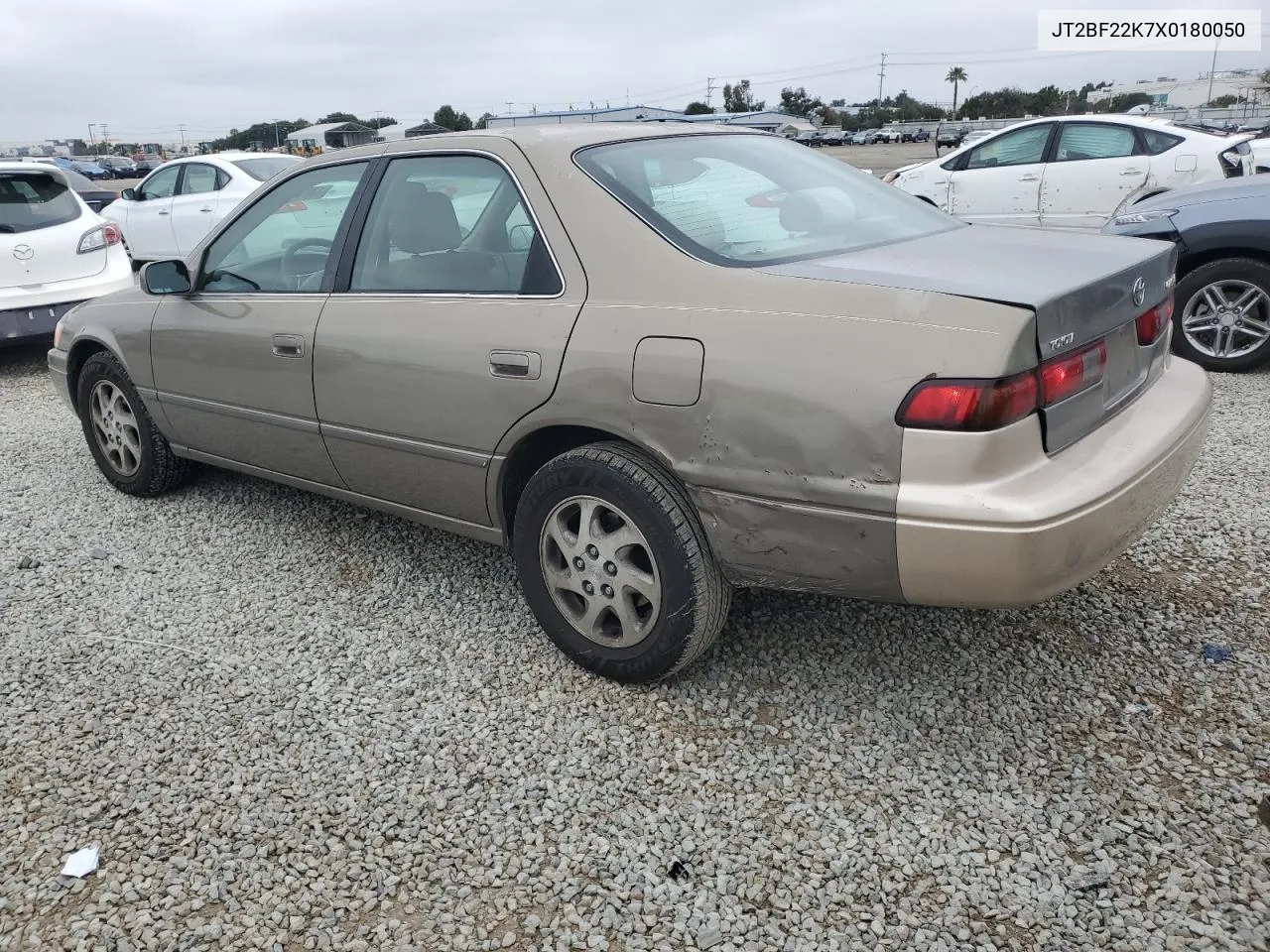 1999 Toyota Camry Le VIN: JT2BF22K7X0180050 Lot: 43640395