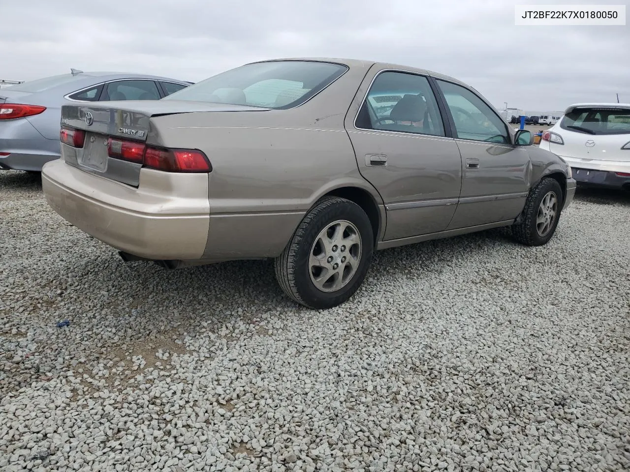 1999 Toyota Camry Le VIN: JT2BF22K7X0180050 Lot: 43640395