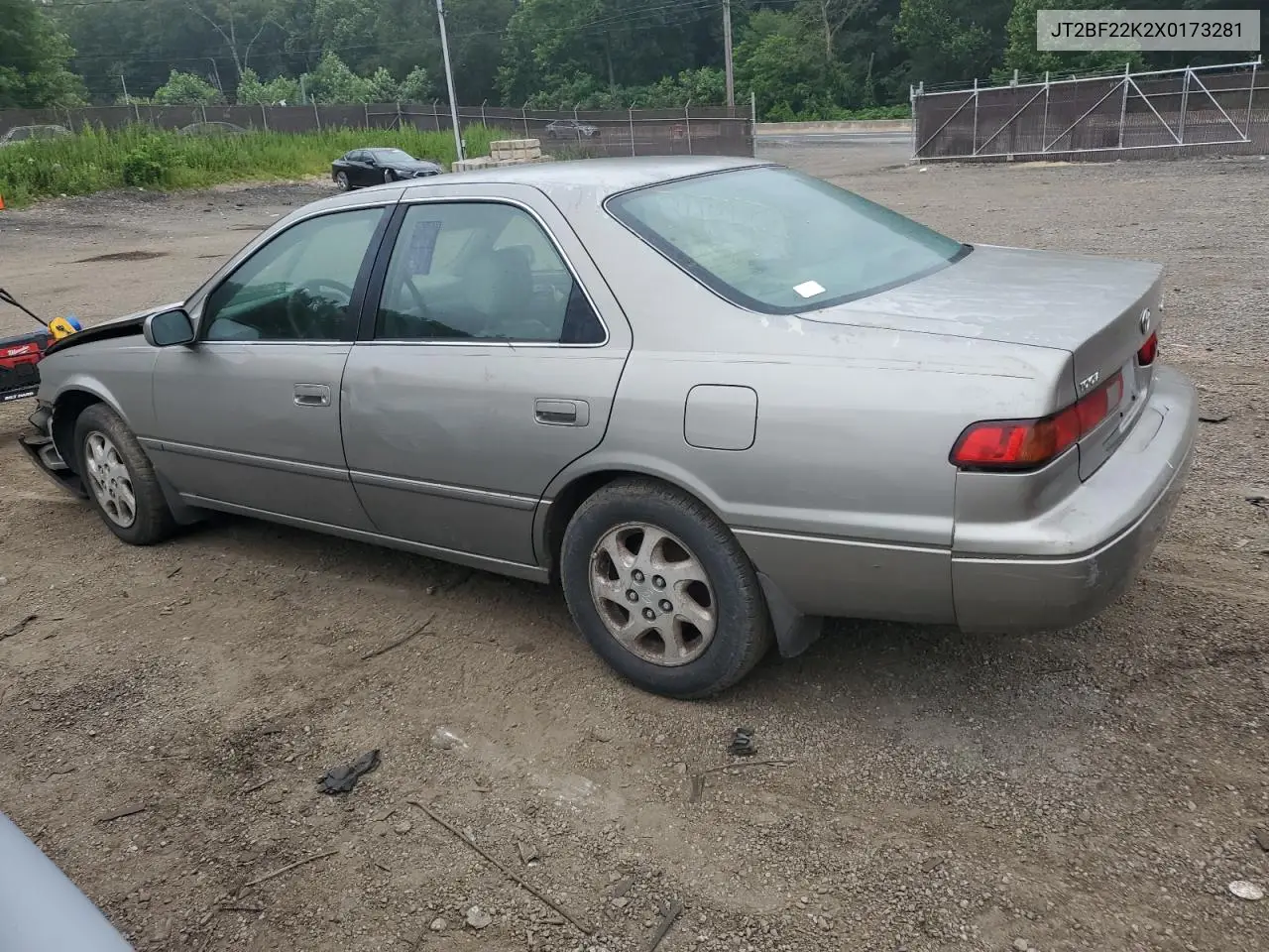 1999 Toyota Camry Le VIN: JT2BF22K2X0173281 Lot: 62668805