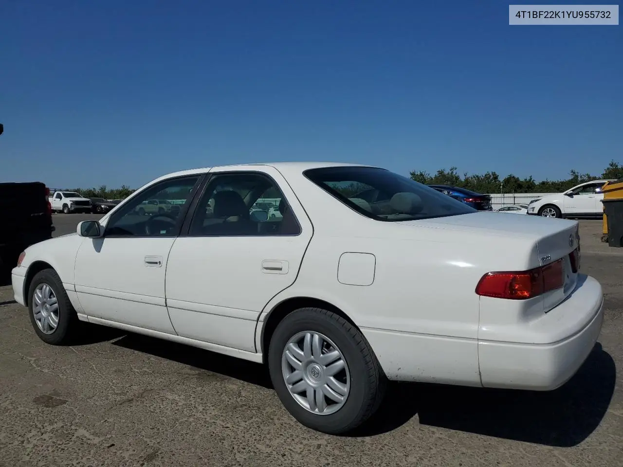 2000 Toyota Camry Le VIN: 4T1BF22K1YU955732 Lot: 62236265