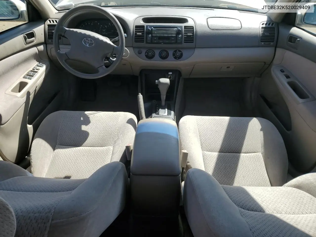 2002 Toyota Camry Le VIN: JTDBE32K520029409 Lot: 59185495