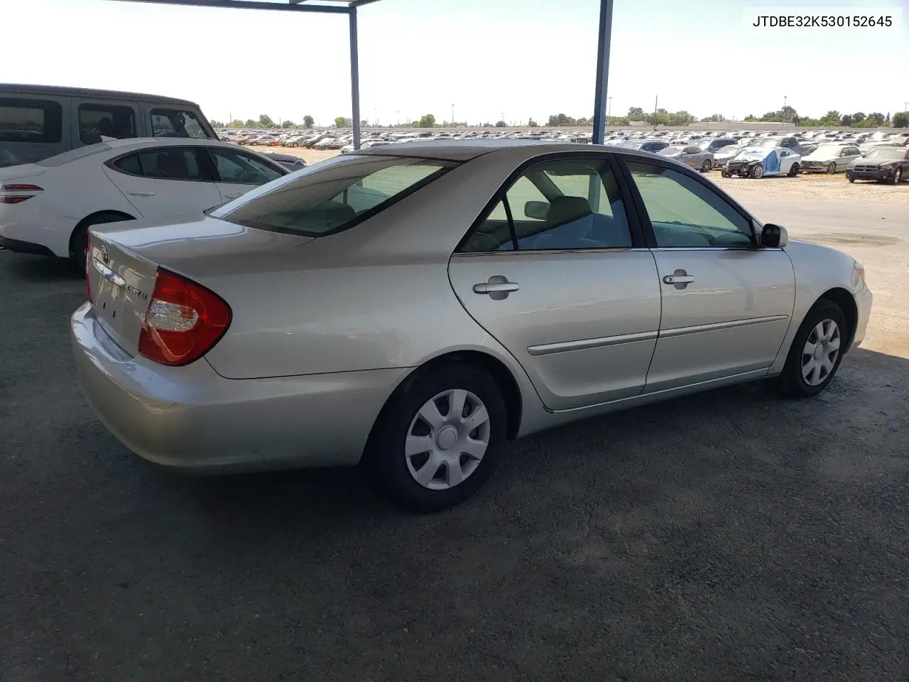 2003 Toyota Camry Le VIN: JTDBE32K530152645 Lot: 62609695