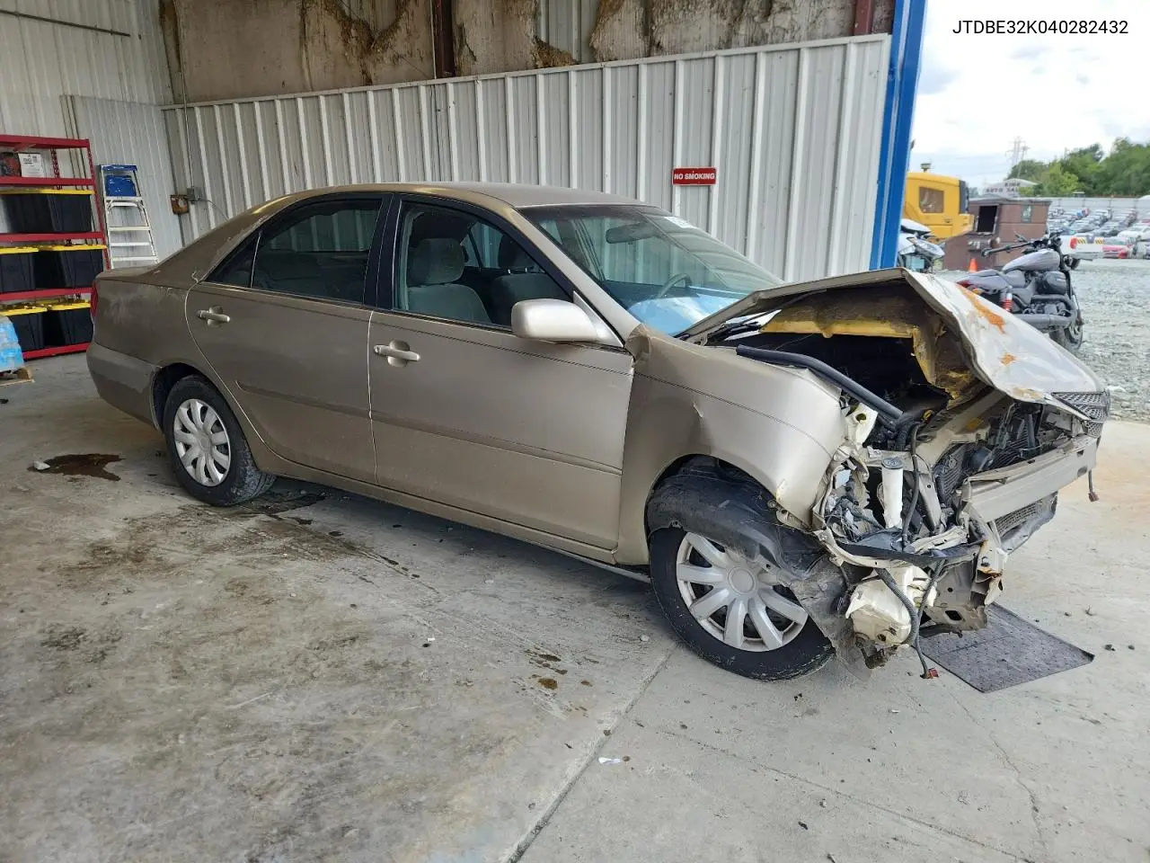 2004 Toyota Camry Le VIN: JTDBE32K040282432 Lot: 51941745