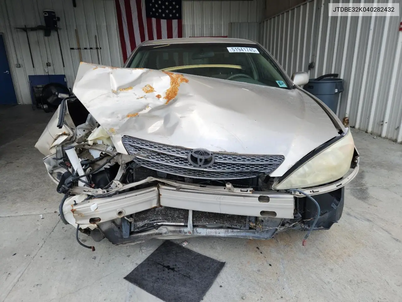 2004 Toyota Camry Le VIN: JTDBE32K040282432 Lot: 51941745