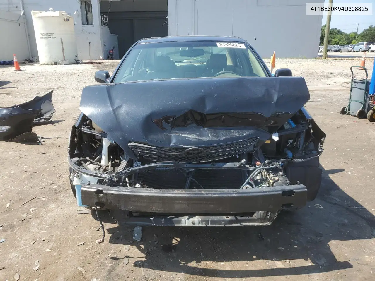 2004 Toyota Camry Le VIN: 4T1BE30K94U308825 Lot: 61906825