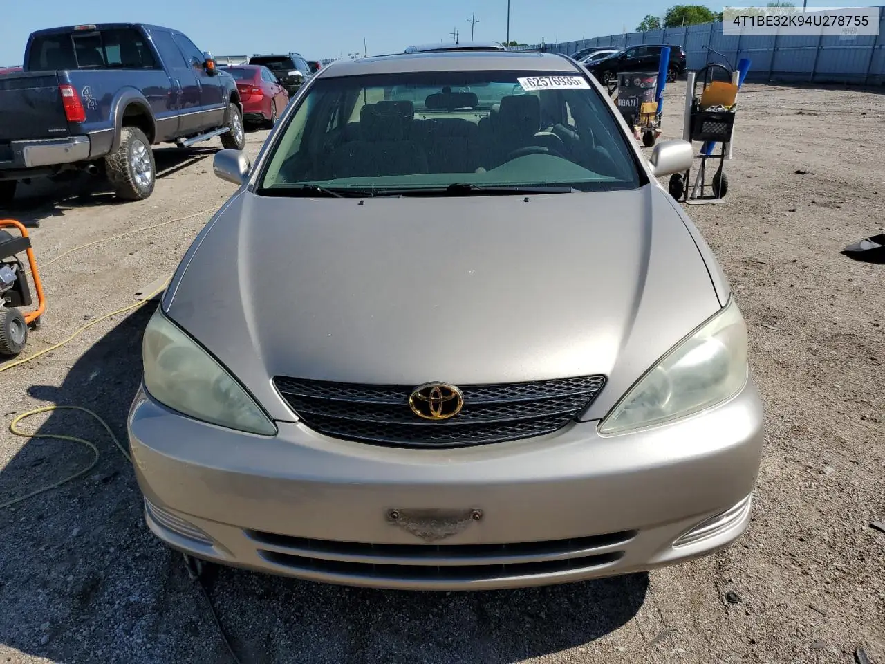 2004 Toyota Camry Le VIN: 4T1BE32K94U278755 Lot: 62576935