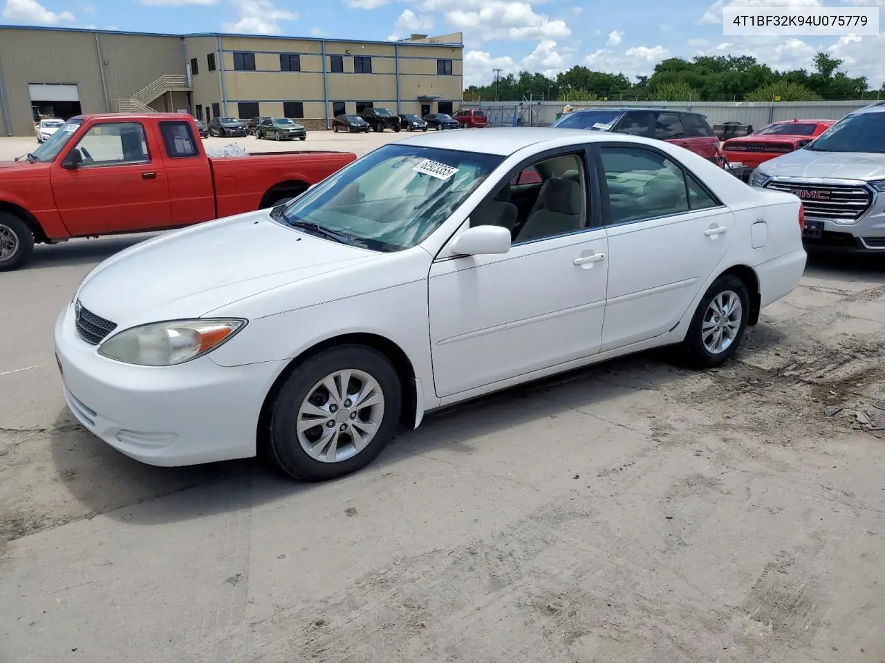 2004 Toyota Camry Le VIN: 4T1BF32K94U075779 Lot: 62923355