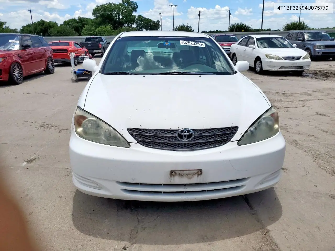 2004 Toyota Camry Le VIN: 4T1BF32K94U075779 Lot: 62923355