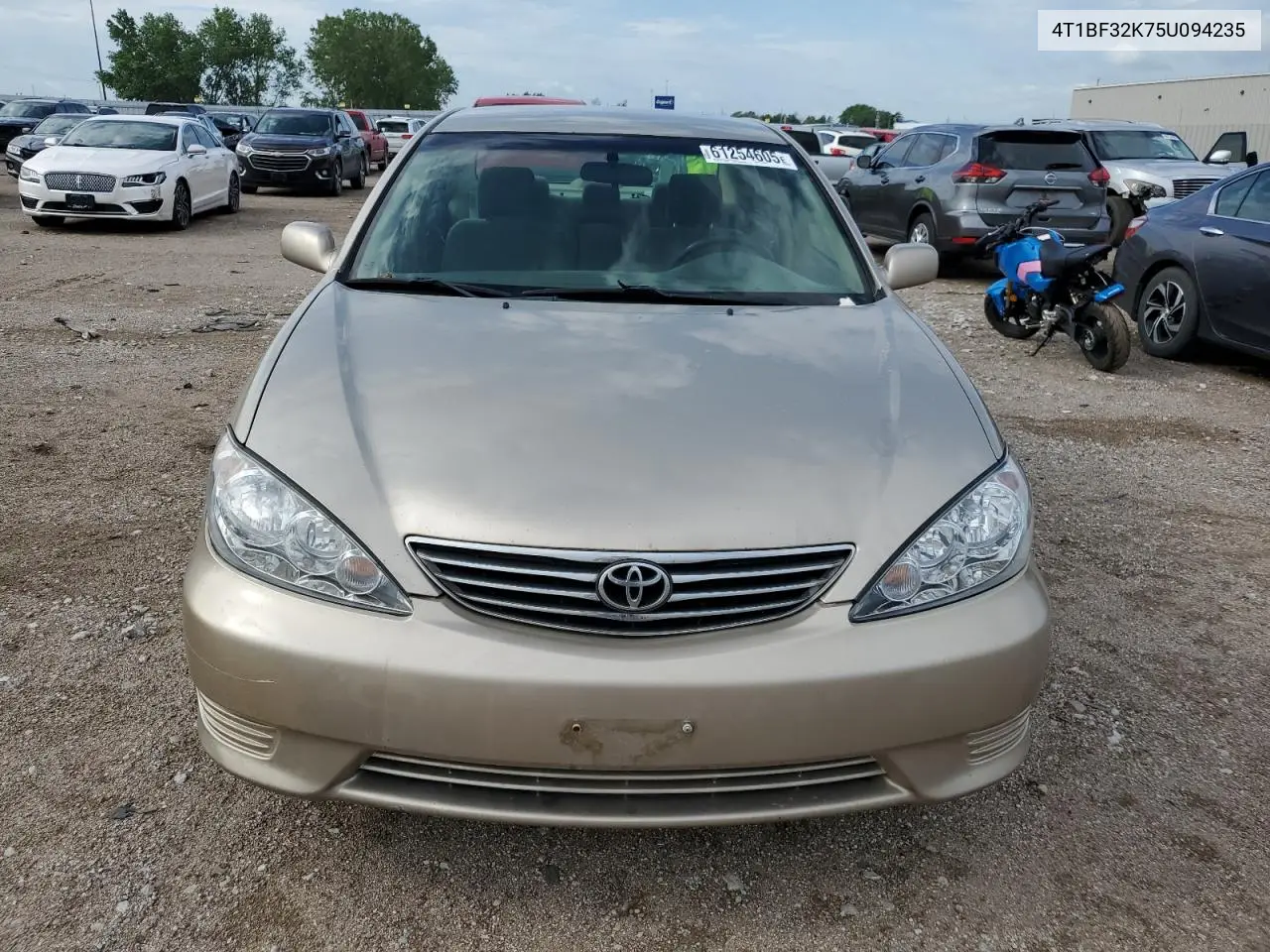2005 Toyota Camry Le VIN: 4T1BF32K75U094235 Lot: 61254605