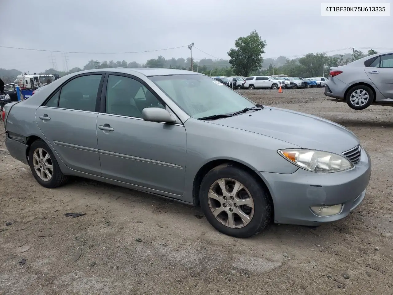2005 Toyota Camry Le VIN: 4T1BF30K75U613335 Lot: 62474015