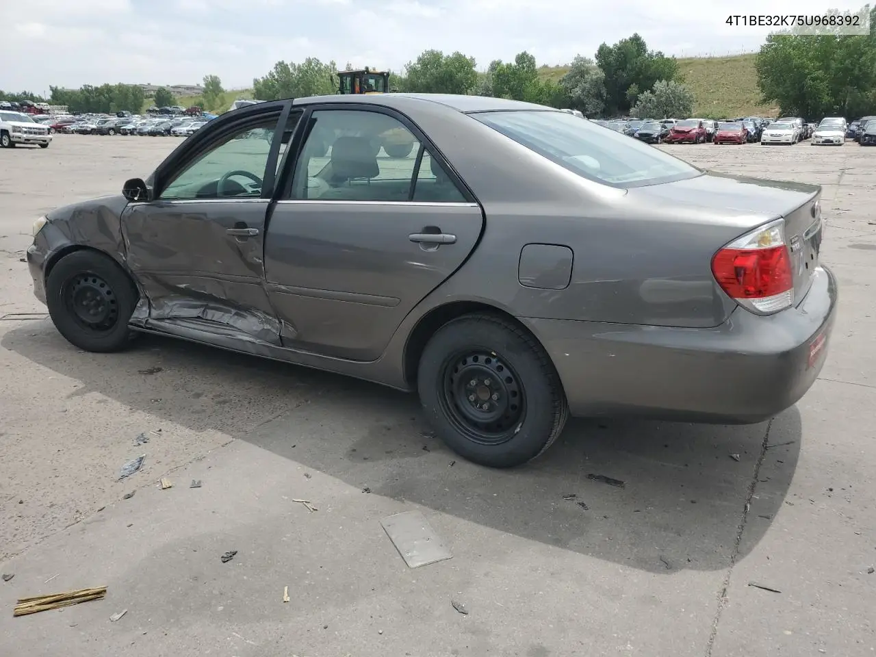 2005 Toyota Camry Le VIN: 4T1BE32K75U968392 Lot: 62611625