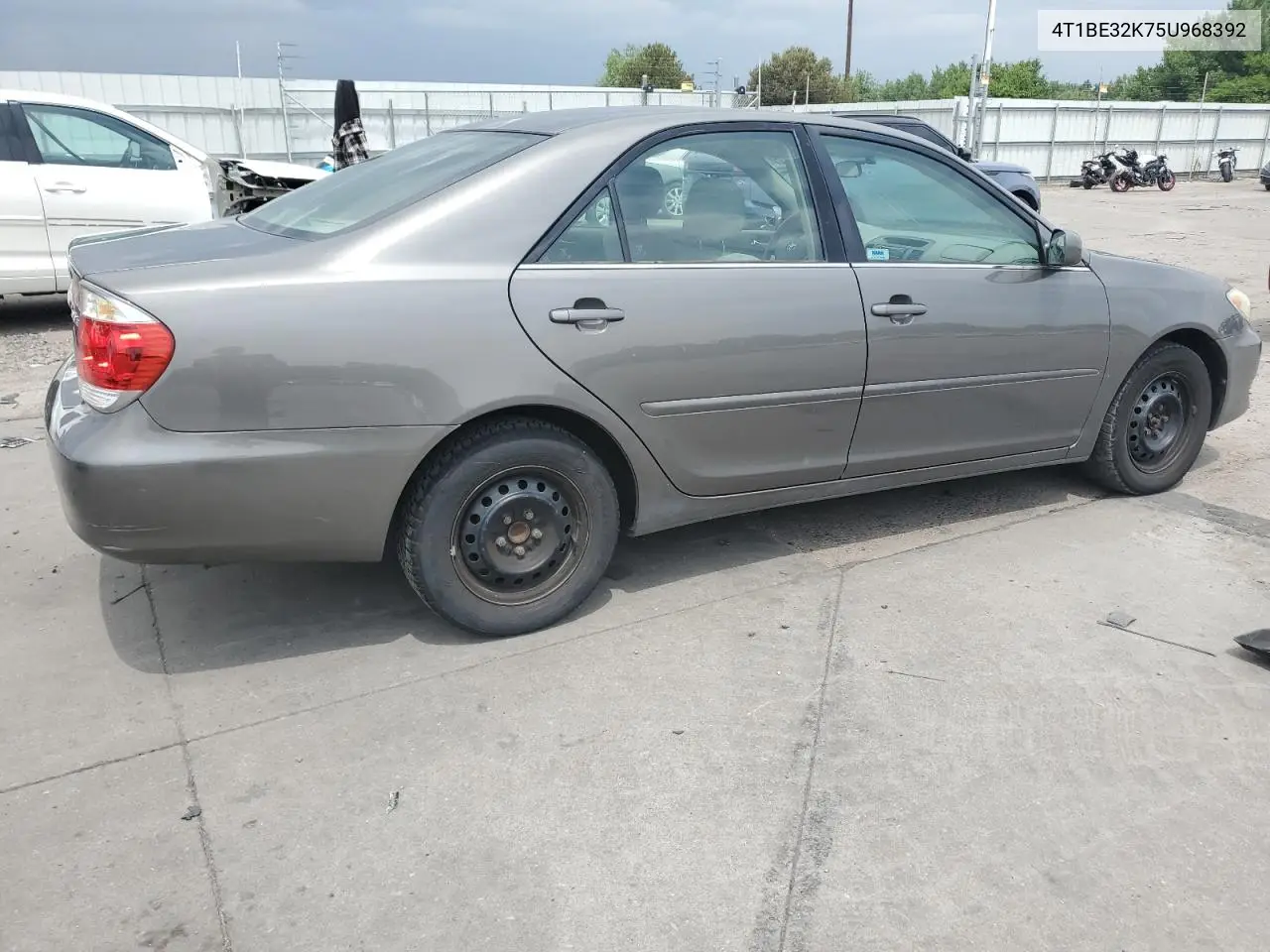 2005 Toyota Camry Le VIN: 4T1BE32K75U968392 Lot: 62611625
