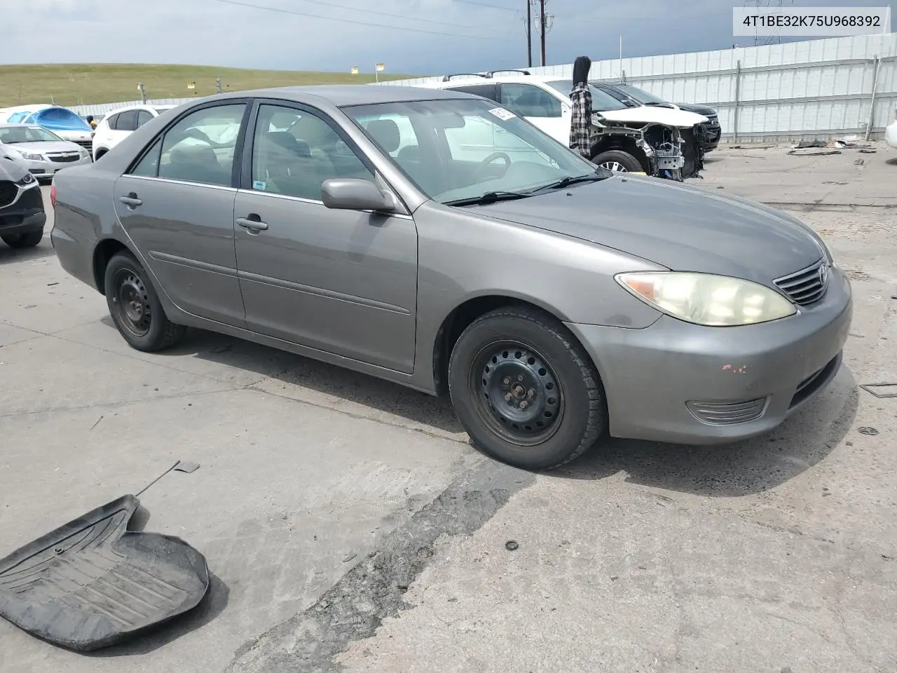 2005 Toyota Camry Le VIN: 4T1BE32K75U968392 Lot: 62611625
