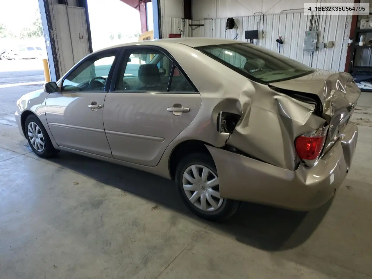 2005 Toyota Camry Le VIN: 4T1BE32K35U564795 Lot: 62923515