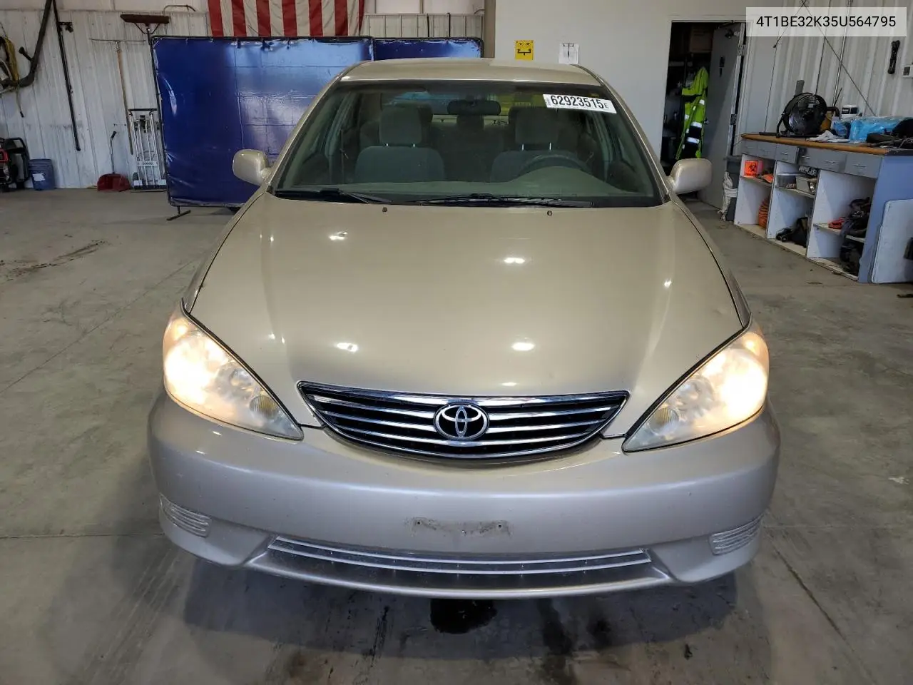2005 Toyota Camry Le VIN: 4T1BE32K35U564795 Lot: 62923515