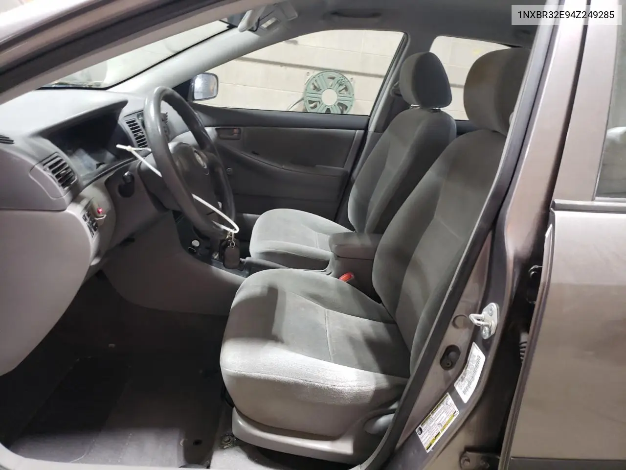 2004 Toyota Corolla Ce VIN: 1NXBR32E94Z249285 Lot: 56840565