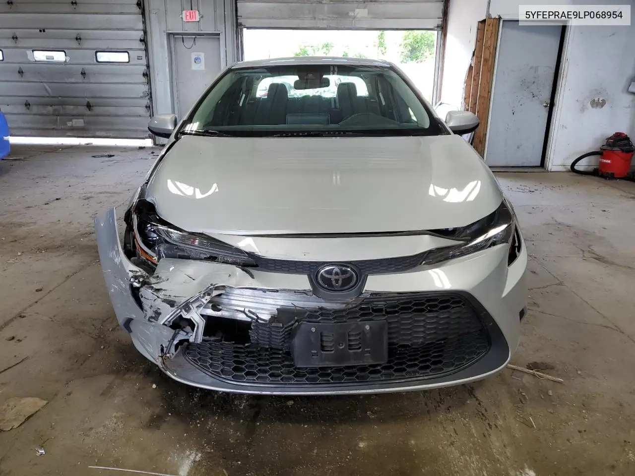 2020 Toyota Corolla Le VIN: 5YFEPRAE9LP068954 Lot: 62894885
