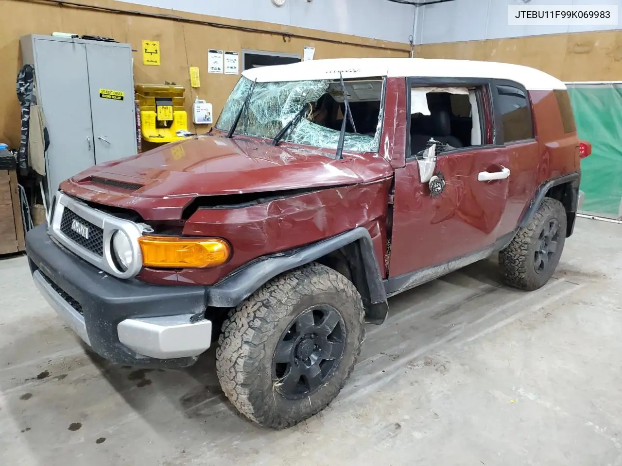 2009 Toyota Fj Cruiser VIN: JTEBU11F99K069983 Lot: 60000895