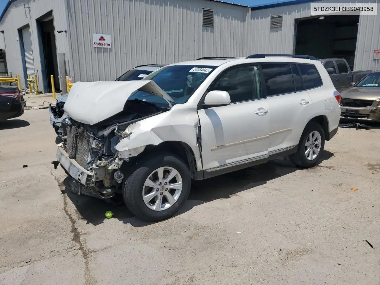 2011 Toyota Highlander Base VIN: 5TDZK3EH3BS043958 Lot: 56554645