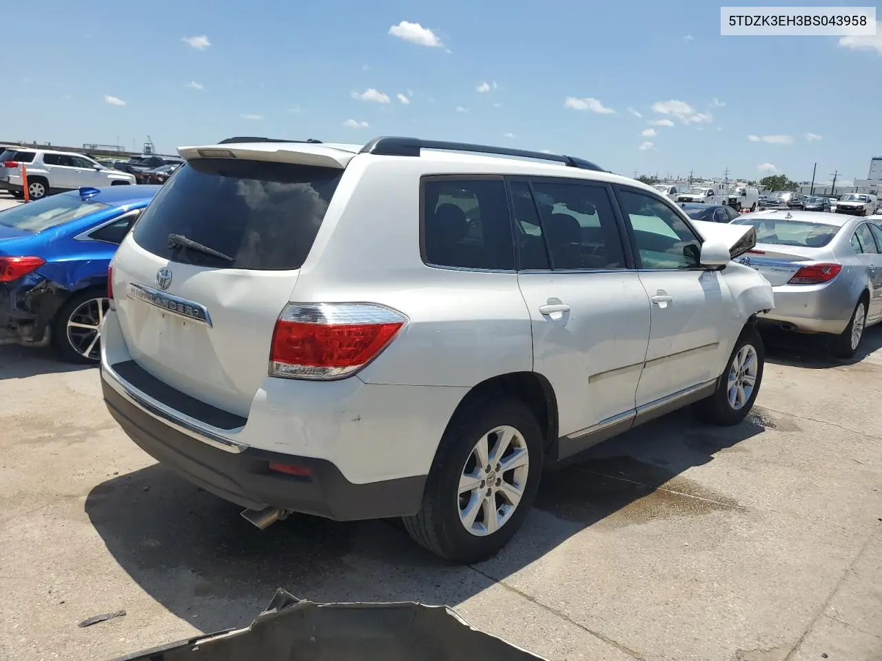 2011 Toyota Highlander Base VIN: 5TDZK3EH3BS043958 Lot: 56554645