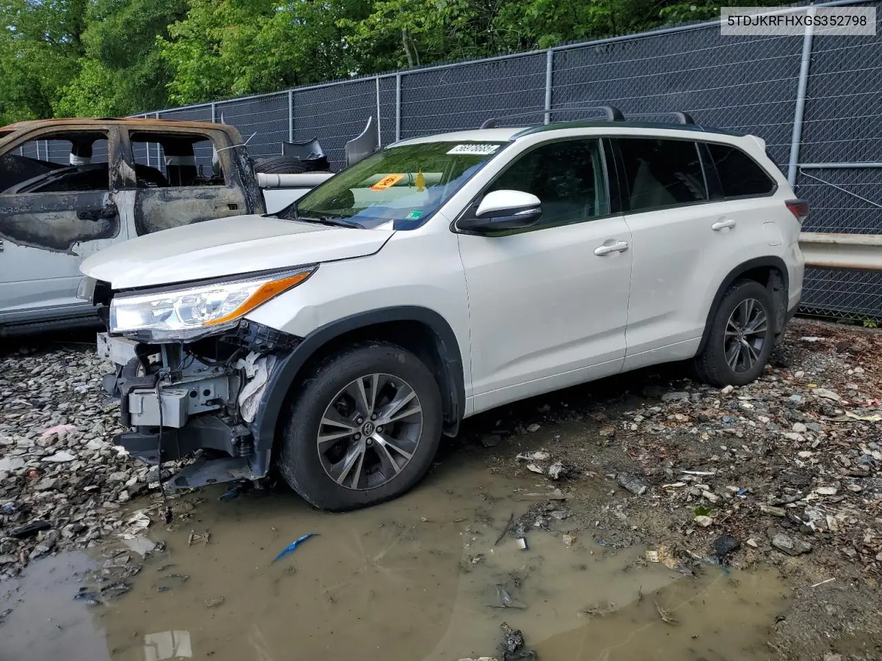 2016 Toyota Highlander Xle VIN: 5TDJKRFHXGS352798 Lot: 56978685