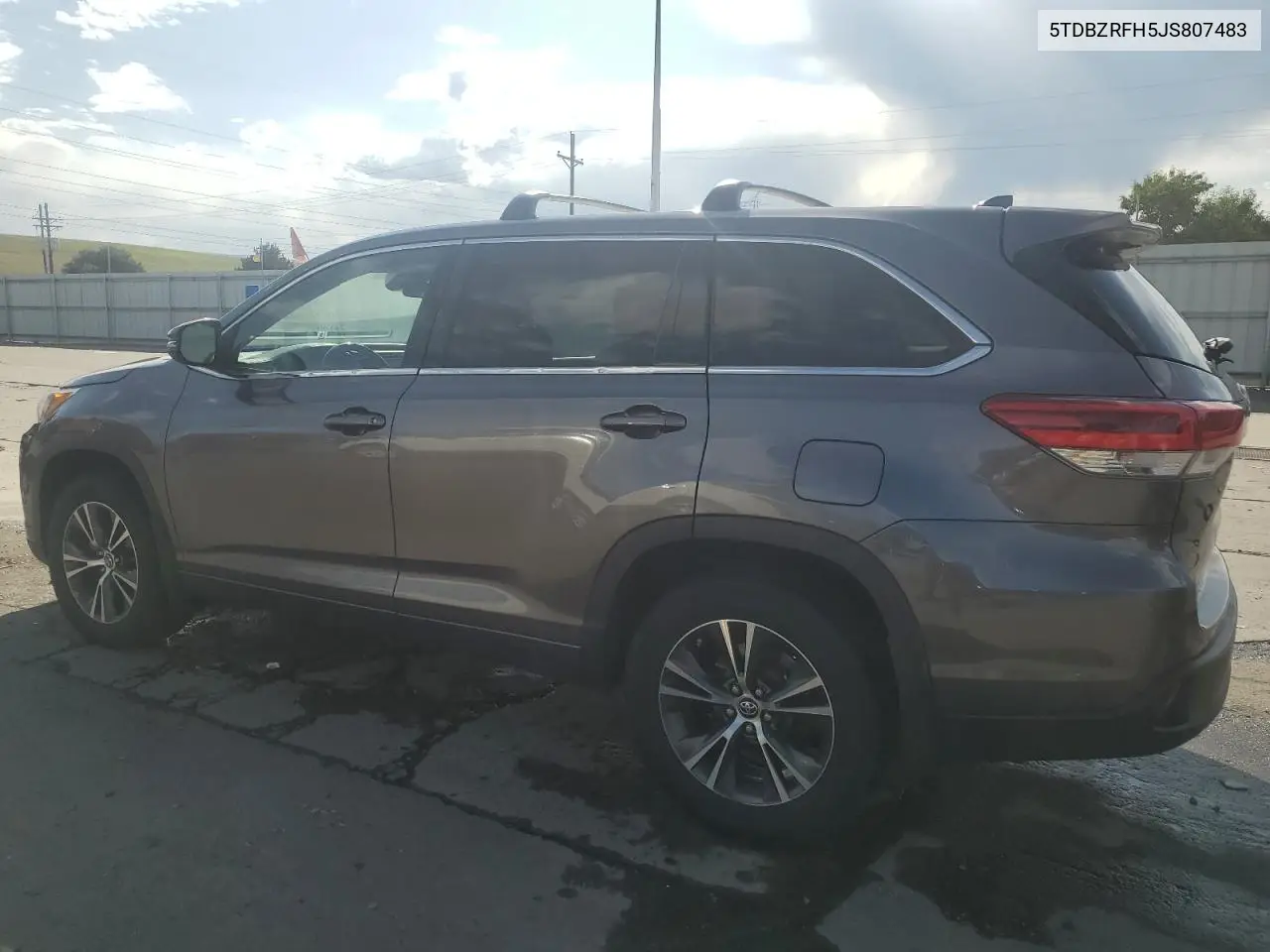2018 Toyota Highlander Le VIN: 5TDBZRFH5JS807483 Lot: 62724915