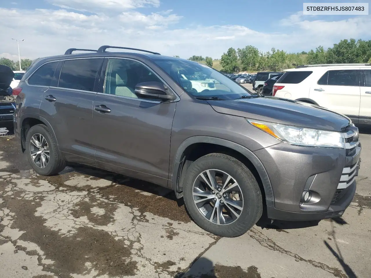 2018 Toyota Highlander Le VIN: 5TDBZRFH5JS807483 Lot: 62724915
