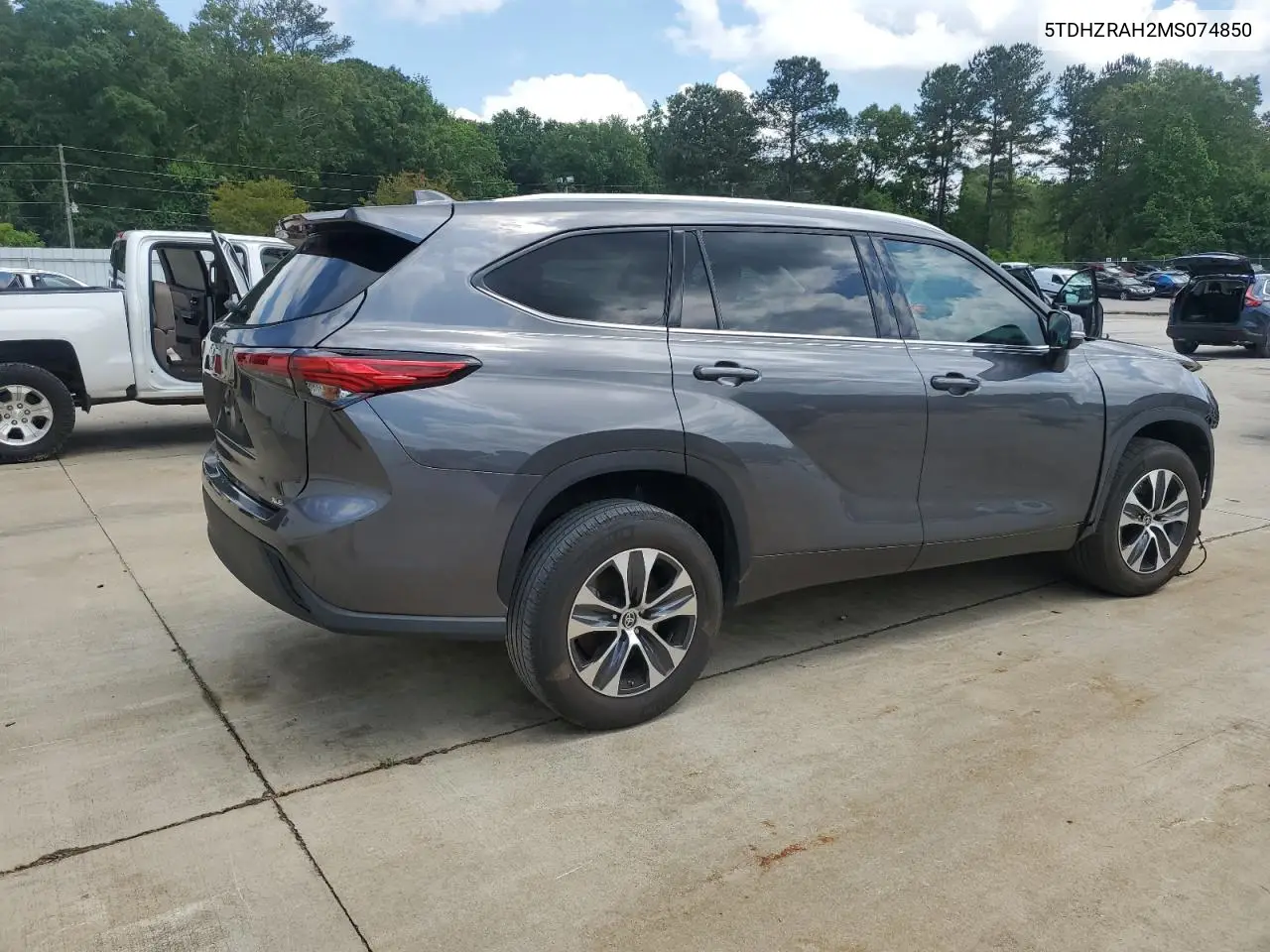 2021 Toyota Highlander Xle VIN: 5TDHZRAH2MS074850 Lot: 56060295