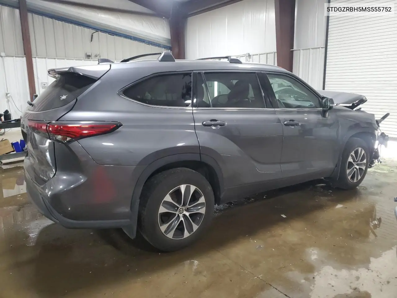 2021 Toyota Highlander Xle VIN: 5TDGZRBH5MS555752 Lot: 56575345