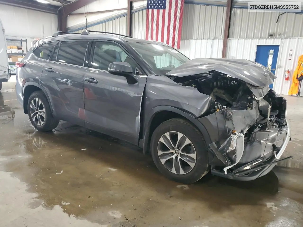 2021 Toyota Highlander Xle VIN: 5TDGZRBH5MS555752 Lot: 56575345