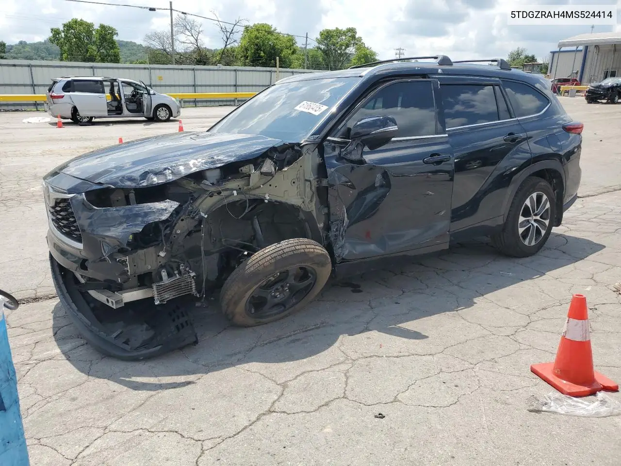 2021 Toyota Highlander Xle VIN: 5TDGZRAH4MS524414 Lot: 61860485