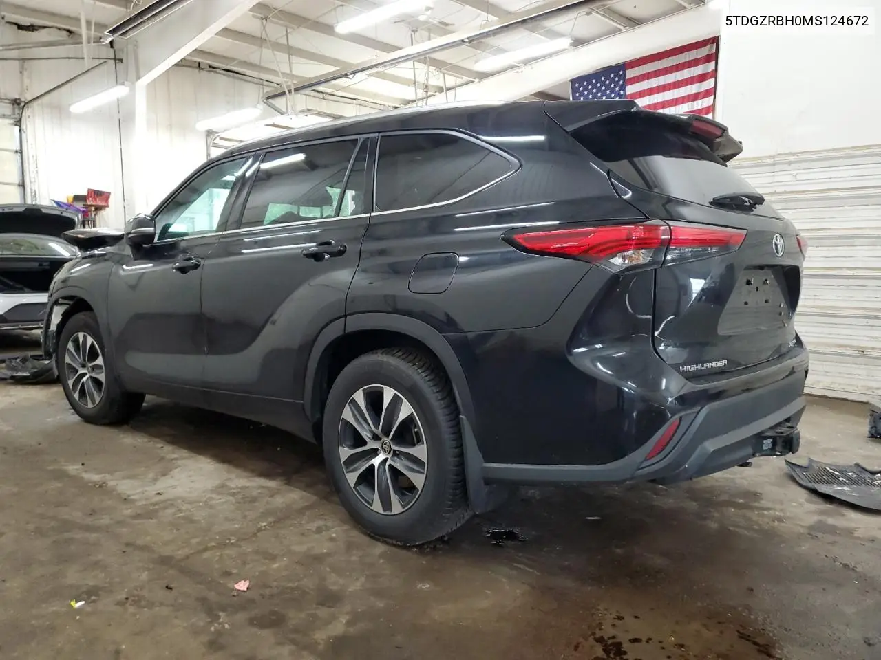 2021 Toyota Highlander Xle VIN: 5TDGZRBH0MS124672 Lot: 62711235