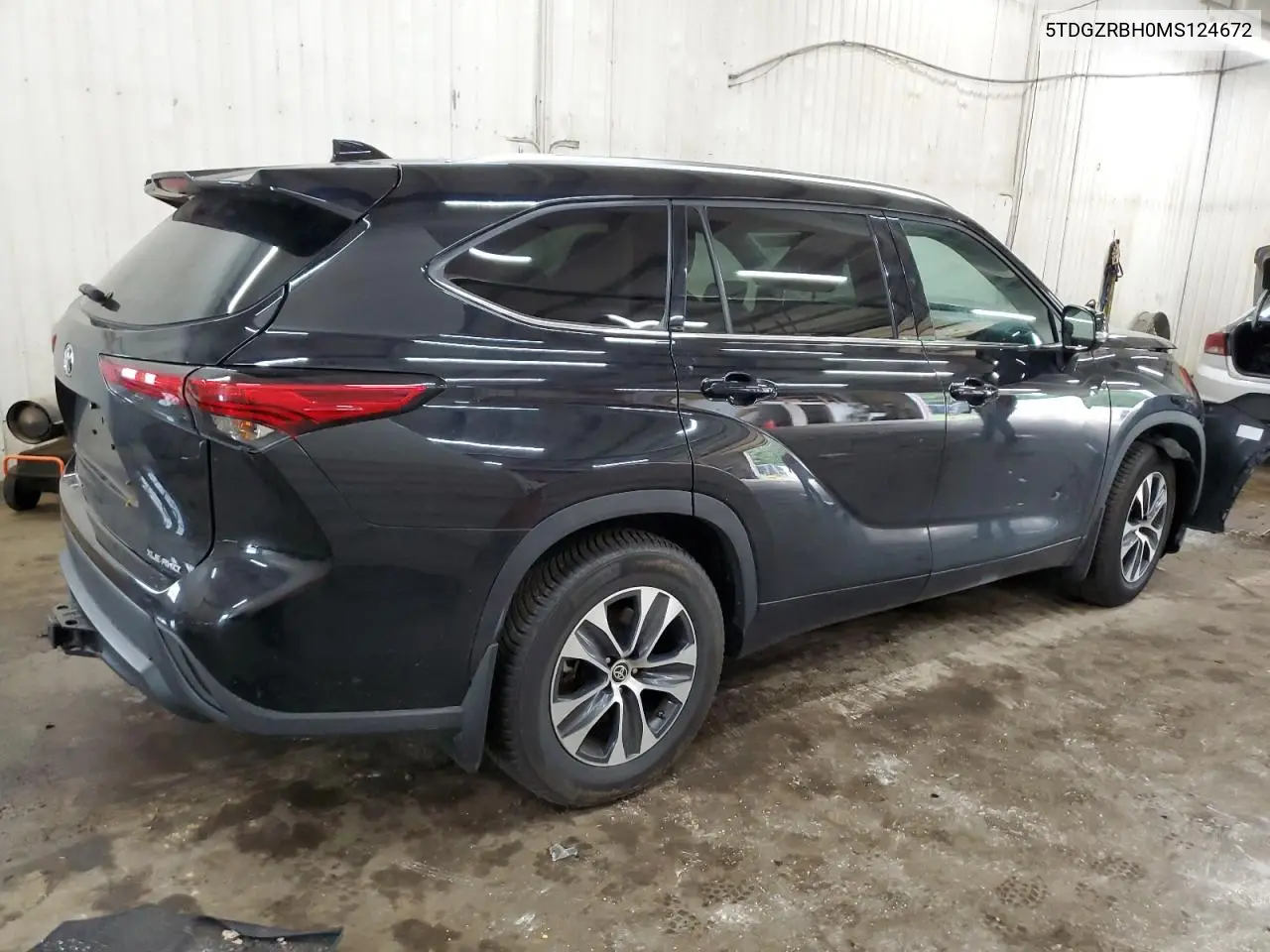 2021 Toyota Highlander Xle VIN: 5TDGZRBH0MS124672 Lot: 62711235