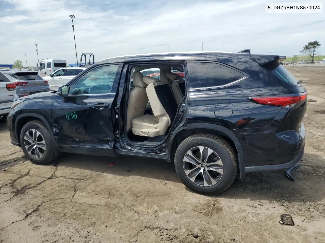 2022 Toyota Highlander Xle VIN: 5TDGZRBH1NS570024 Lot: 56282345