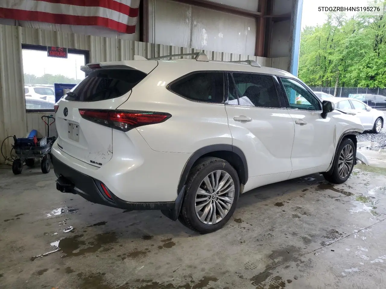 2022 Toyota Highlander Xle VIN: 5TDGZRBH4NS195276 Lot: 56879205