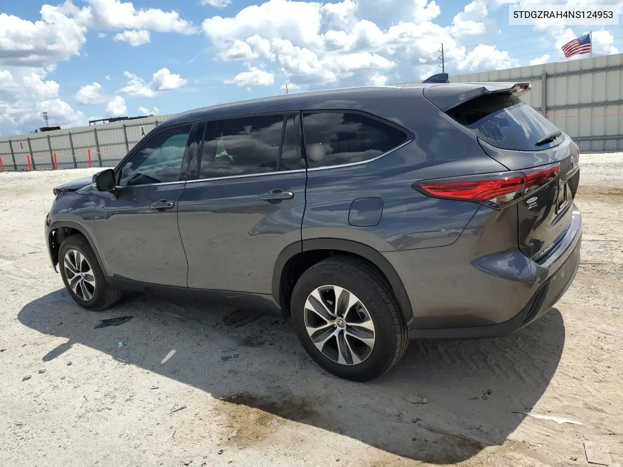 2022 Toyota Highlander Xle VIN: 5TDGZRAH4NS124953 Lot: 62035125