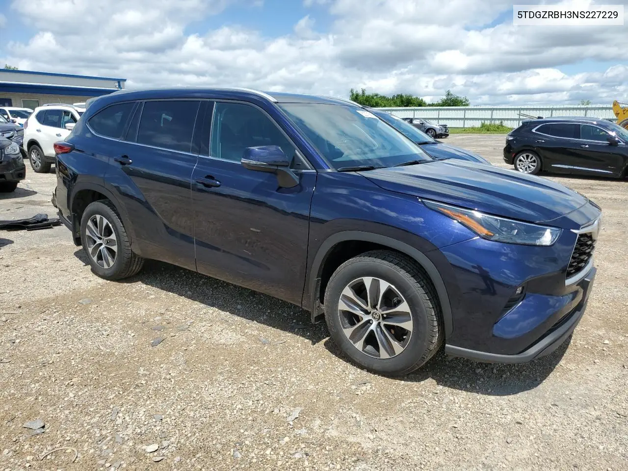 2022 Toyota Highlander Xle VIN: 5TDGZRBH3NS227229 Lot: 62271585