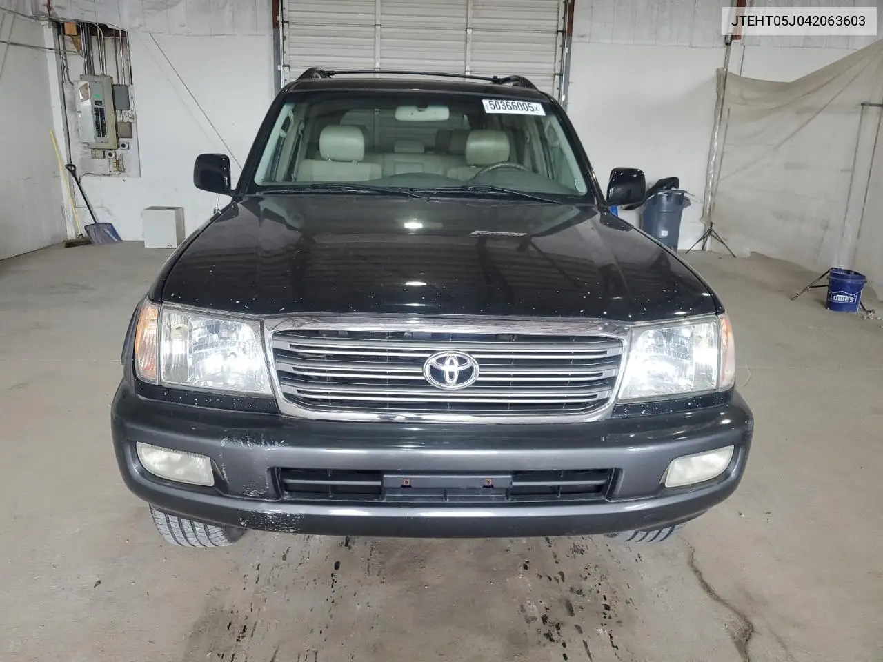 2004 Toyota Land Cruiser VIN: JTEHT05J042063603 Lot: 50366005
