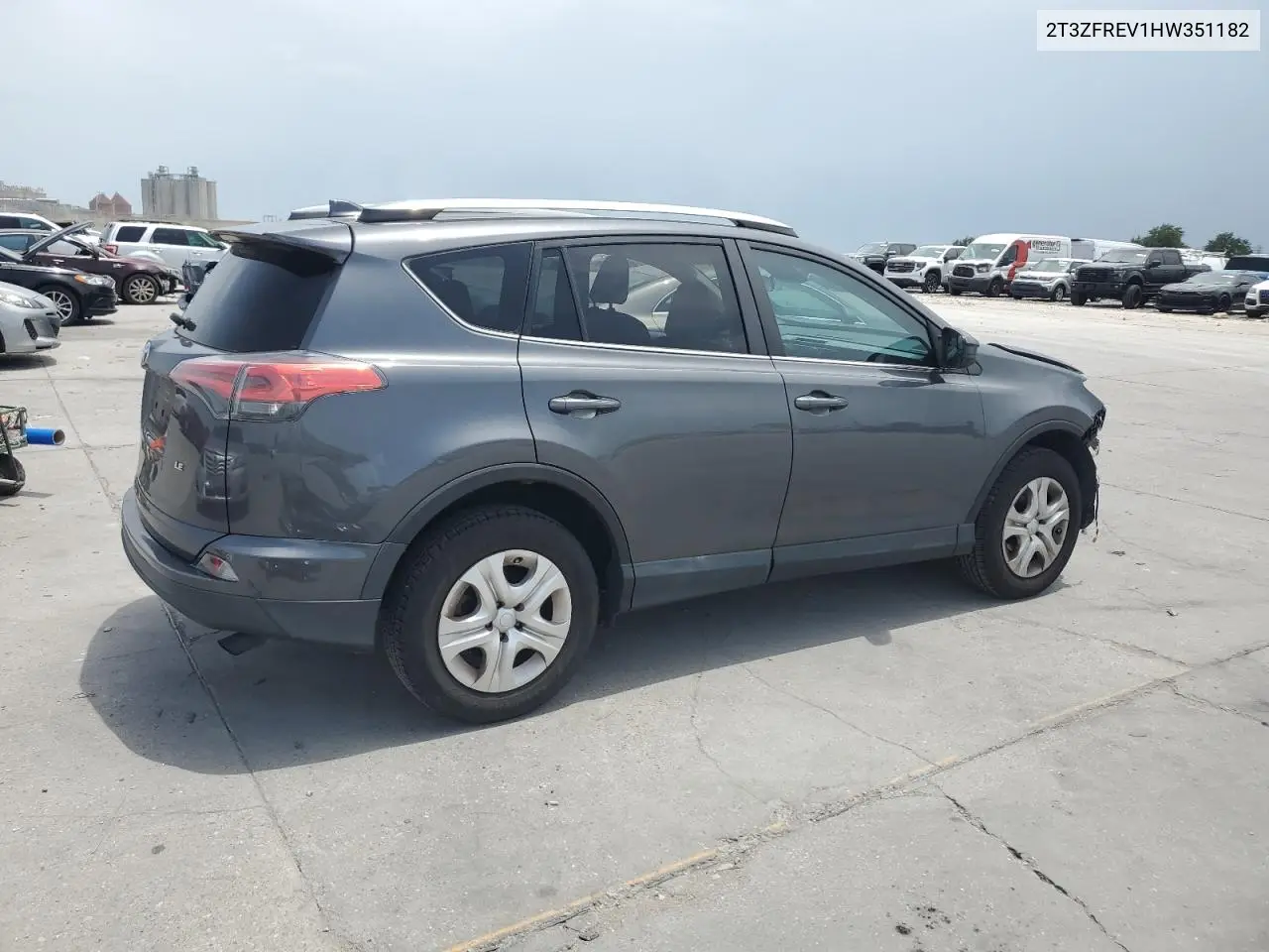 2t3zfrev1hw351182 2T3ZFREV1HW351182 2017 Toyota Rav4 Le