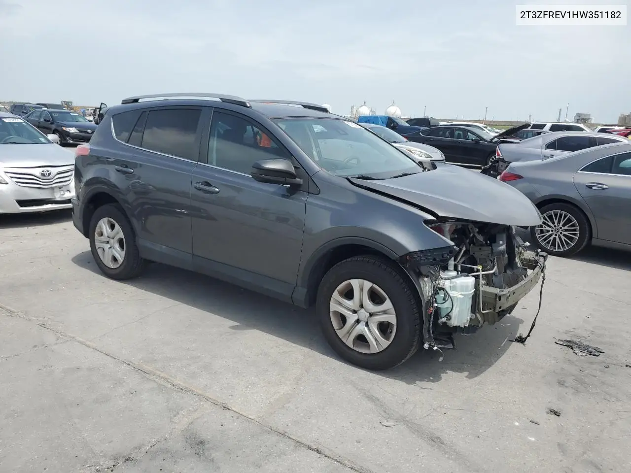 2t3zfrev1hw351182 2T3ZFREV1HW351182 2017 Toyota Rav4 Le