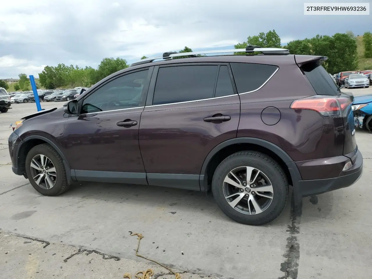 2017 Toyota Rav4 Xle VIN: 2T3RFREV9HW693236 Lot: 63407225