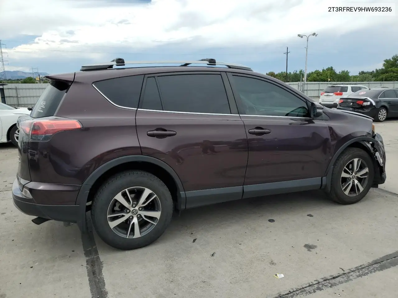 2017 Toyota Rav4 Xle VIN: 2T3RFREV9HW693236 Lot: 63407225