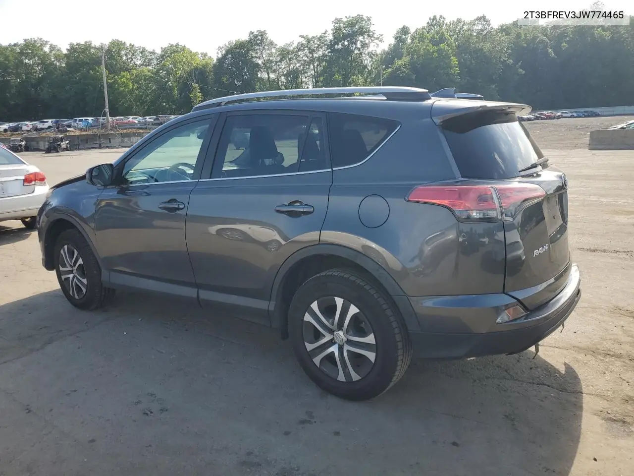 2018 Toyota Rav4 Le VIN: 2T3BFREV3JW774465 Lot: 62820805