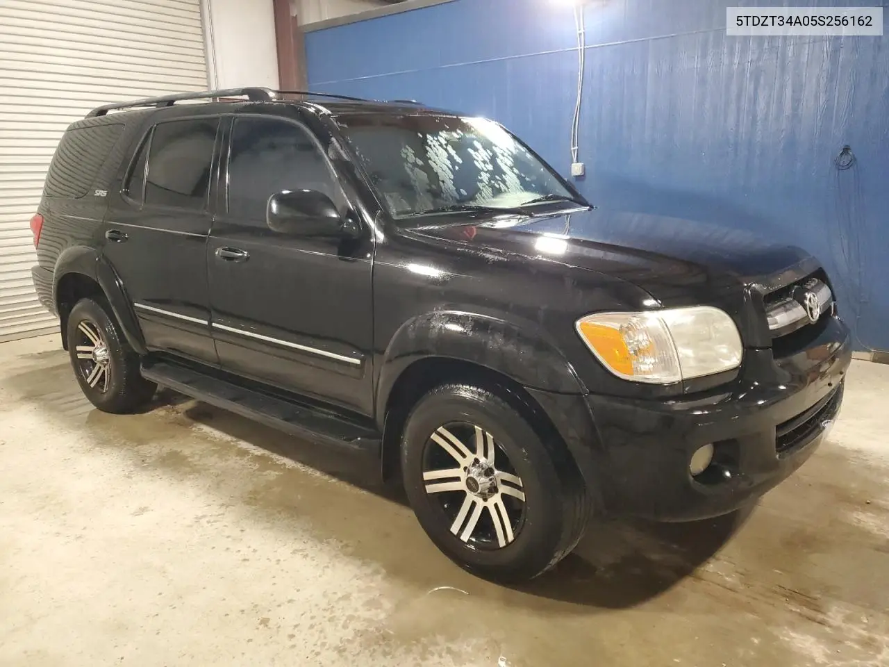2005 Toyota Sequoia Sr5 VIN: 5TDZT34A05S256162 Lot: 52143995